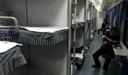 娱乐圈爆料客火车卧铺被,火车卧铺成明星“私密空间”，揭秘明星出行细节！